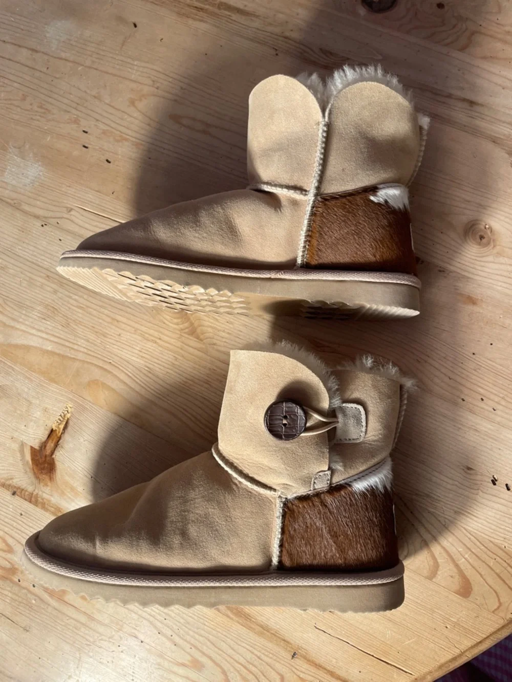 UGG Rare Cowhide Calf Hair Mini Bailey Button Shearling Boots Chestnut